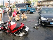 Bóng đá anh, ngoại hạng anh, lịch thi đấu euro 2012, Xe máy đâm ôtô biển xanh, tài xế nguy kịch